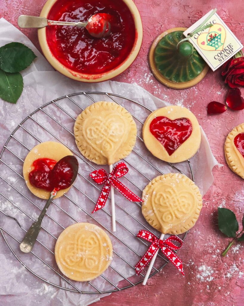 Shortbread and Tea Fall 2 Valentine's Day Pie Pops made with Celtic Heart Cookie and Brookline Ramekin