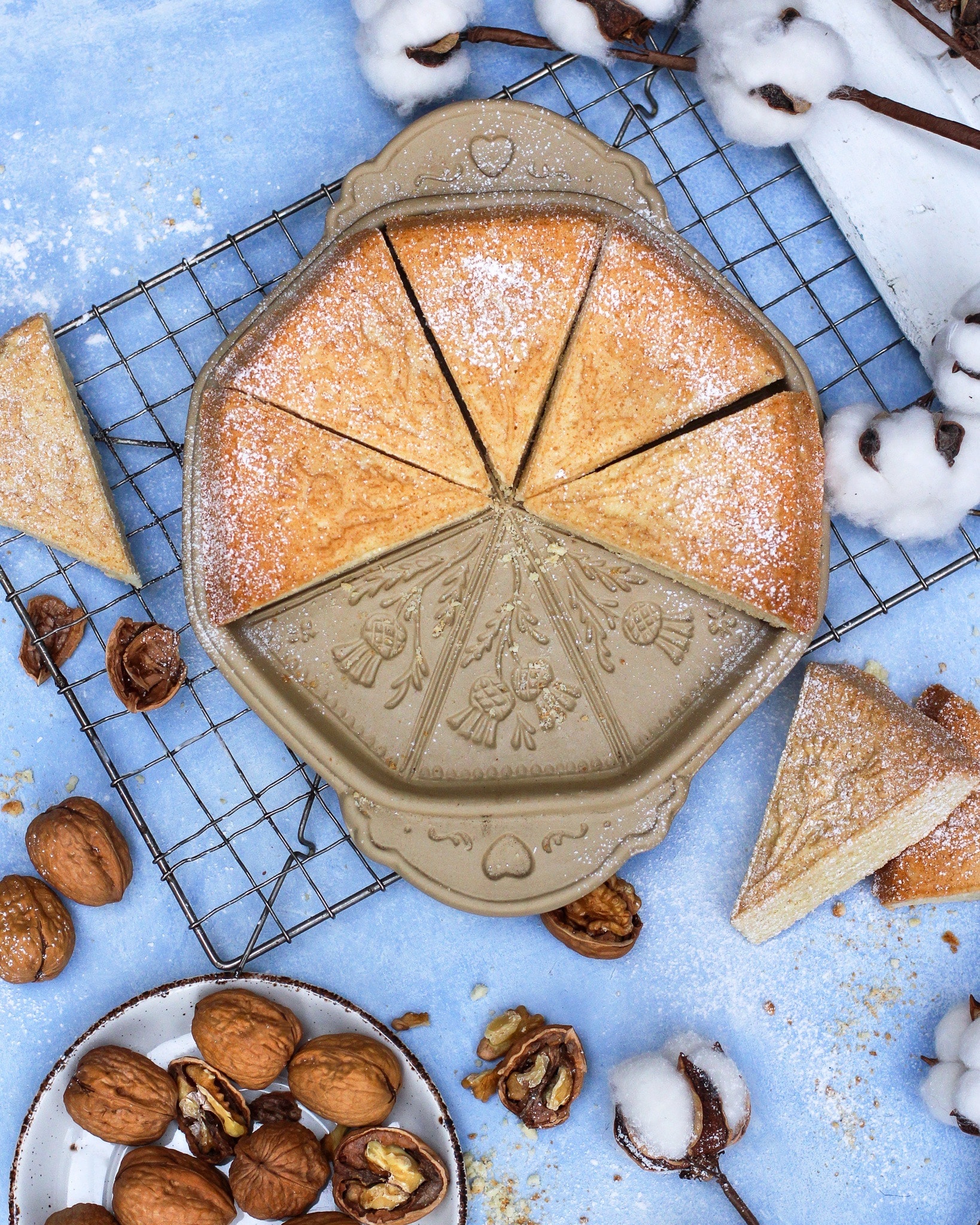 Stoneware Ceramic Shortbread pan with Shortbread cookies