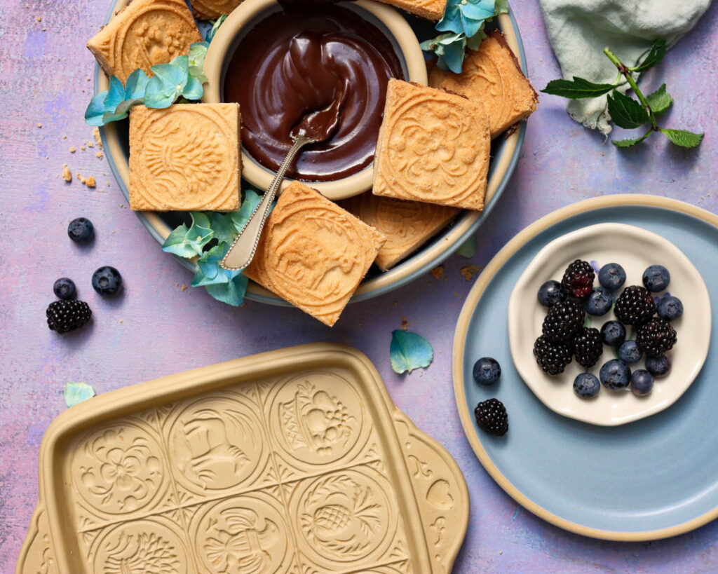 Peanut Butter Shortbread With Chocolate Dip