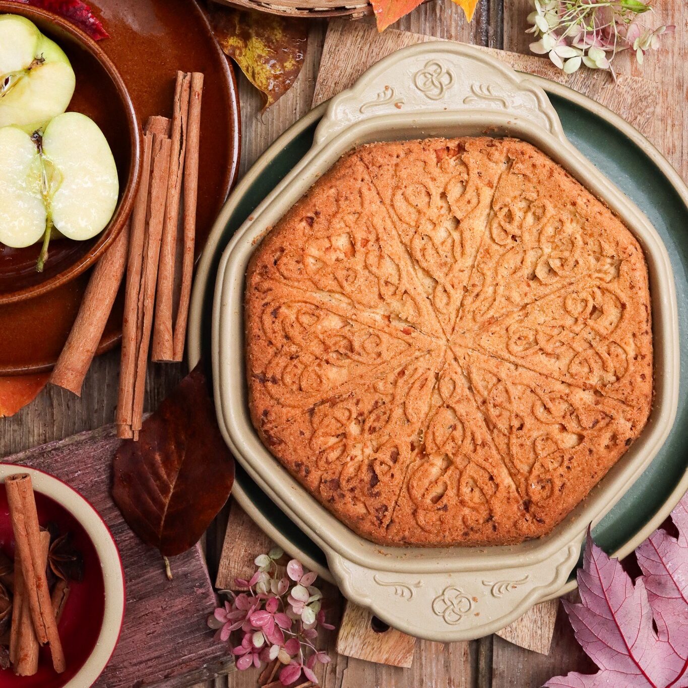 Shortbread and Tea Fall 2 Shortbread with apples and cinnamon.