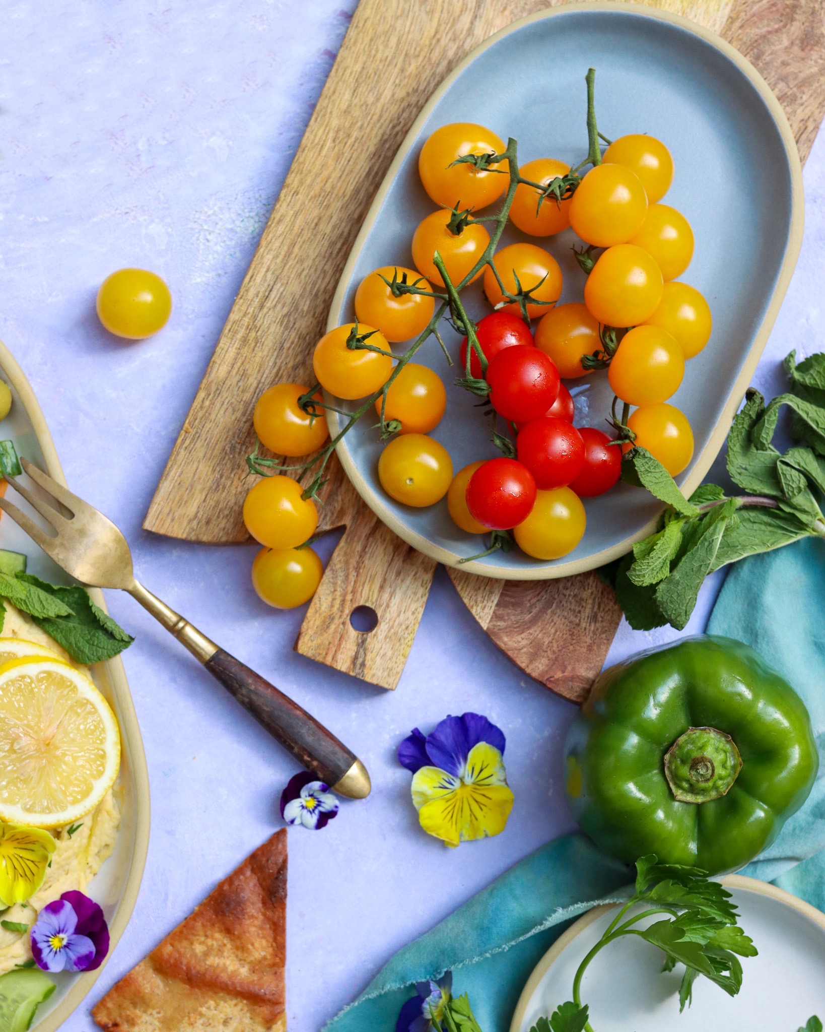 Small Brookline Tray with Decorative Tomatoes. Photo by Aga Bodes.