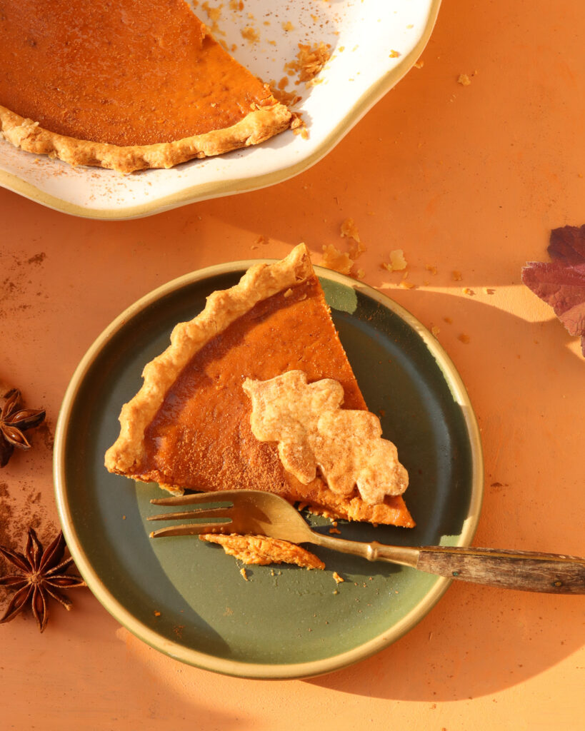 Shortbread and Tea Fall 2 Pumpkin Pie Bookline Cake Plate